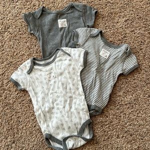 Burt’s bees onesies - bundle of 3-6mo - nwot